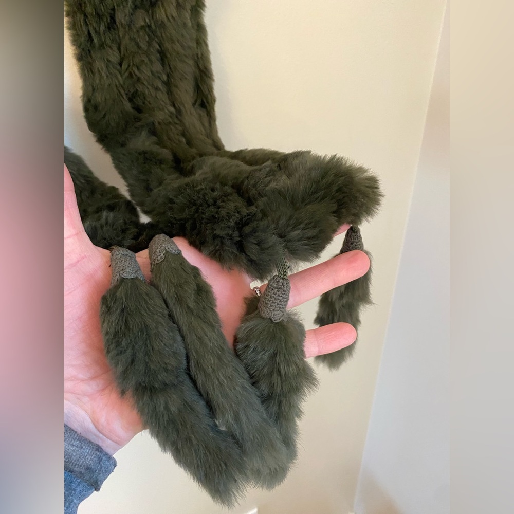 Danier Rabbit Fur Scarf or Neck Warmer Green - Picture 4 of 7